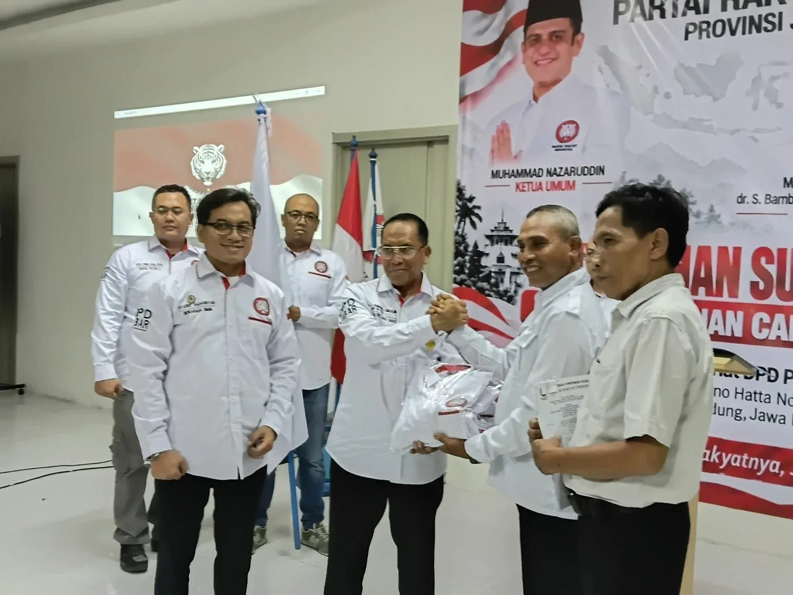 DPD Partai Rakyat Indonesia Jawa Barat Serahkan SK Definitif DPC, Perkuat Struktur Menuju Pemilu 2029